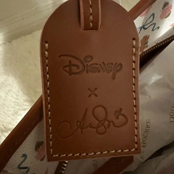 Dooney & Bourke Disney Aristocats purse - Picture 4 of 7